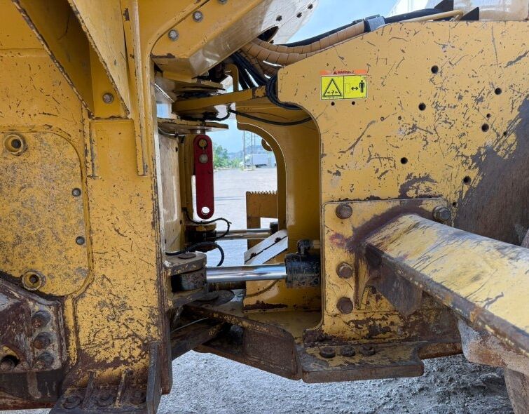 CATERPILLAR  826K **WASTE COMPACTOR**
